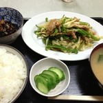 らーめん寿楽 - 豚肉とピーマン炒め定食