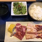 Kura - 牛&豚定食 860円