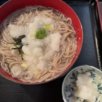 そば処 上代 - 薬味をかけた釜揚げそば