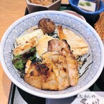 Jidori menbou tamagawa - 網焼き地鶏はもも・むね・つくね
                        ねぎ・ししとう・温泉玉子つき