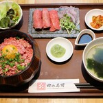 Full of volume! Beef green onion rice bowl set