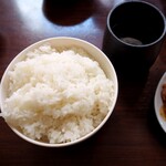 ホルモン焼 千歳 - ホルモンランチのご飯（大盛り）とコムタンスープ