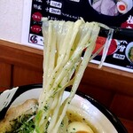 俺の中華たなか家 - 麺リフト⤴️自家製ツルツル♪ピカピカ✨太麺に味噌スープがしっかり絡んできます(#^^#)v