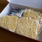 永楽製麺所 - 開けてみました～　３人前です！