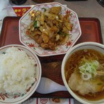 212544541 - ハーフラーメンランチ、ご飯大盛り、鶏肉と野菜の山賊炒め825円(2023.7.15)