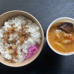 chill。 - 料理写真:本日の日替り弁当は、トムヤムカレー