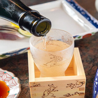 We offer sake carefully selected by the owner to perfectly complement the dishes.