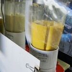 パーラー　ぱぱ屋 - サトウキビジュースの色が独特