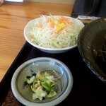 肉屋食堂 - サラダとお新香