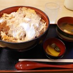 Doraibuin Kouka - 煮込みかつ丼大盛りと対面