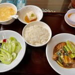 香港海鮮飲茶樓 - 豚角煮と青梗菜1080円