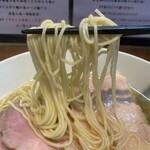 町田汁場 しおらーめん進化 本店 - 麵リフト