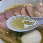 町田汁場 しおらーめん進化 本店 - 輝く塩スープ