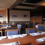 レストラン キエフ - 落ち着いた雰囲気の店内