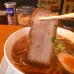 有八ラーメン - チャーシューもリフト！！