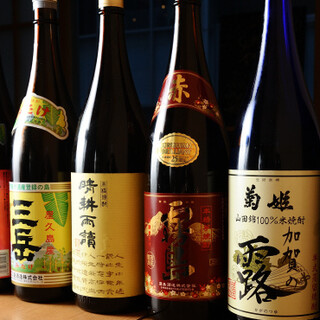 A wide variety of products including shochu from the Kyushu region and local sake carefully selected from all over the country