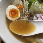 中華そば 上田製麺店 - 淡口しょうゆ　スープ