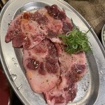 ホルモン肉問屋 小川商店 - テールスライス