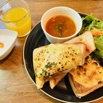 リゾートインステラ - 料理写真:朝食
ミネストローネのトッピングはバジルだと思ったら大葉、これがとてもいいアクセントでした♪
クロックマダム(?風)もとても美味しかったです♪