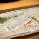 匠 進吾 - 平目。
      旨味がしっかりして、この平目はうまい！