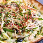 Cafe&Deli Ginza SOLEIL+ - しらすとたっぷり薬味の和風ピザ
