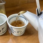 釜あげうどん 長田 in 香の香 - お茶も同じコップです。