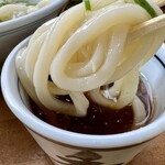 釜あげうどん 長田 in 香の香 - 薬味で味変しながら食べても美味しいです。
