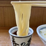釜あげうどん 長田 in 香の香 - 長くて白いうどんです。