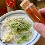 釜あげうどん 長田 in 香の香 - すりごまと一味も。