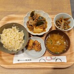 Gohanshokudou gombee - 無農薬ごはん・味噌汁セット＋国産大豆のしみしみ肉豆腐＋米粉さっくり唐揚げ×２＋昔ながらのきんぴらごぼう