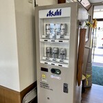 釜あげうどん 長田 in 香の香 - ビールの自販機が店内にあります。