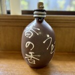 釜あげうどん 長田 in 香の香 - 大きな徳利。