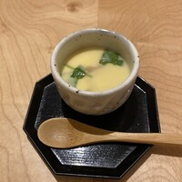 しゃぶしゃぶ・ステーキ桂 - まずは茶碗蒸しからスタート
                    味のしっかりした茶碗蒸しです。