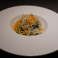 malca - 釜揚げシラス、ブロッコリーのパスタ、からすみ掛け