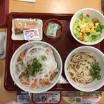 Nakau - オニオンサーモン丼(ごはん大盛)、小うどんサラダセット(冷やしはいから小うどん、ゴマドレ)