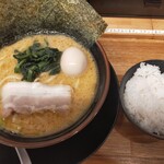 横浜家系ラーメン でら家 - 