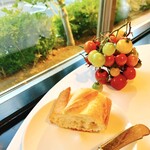 レストラン・モリエール - パンのサービス