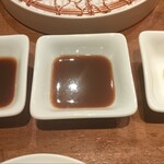 Ginza Katsukami - 左から醤油ベースの辛口ソース、果物ベースの甘口ソース、マスタード