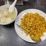 ICHI - カレー炒飯、水餃子