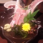 Hananomai - ホットペッパークーポンで714円分を無料いただいた、旬の刺身。9月に訪れたこの時は、アジのお刺身でした。脂がのってて、美味しかったです。