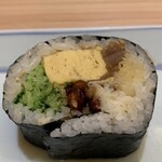 兄弟寿し - 巻き寿司　細かく刻んだきゅうりと沢庵が口のなかでほどけます。