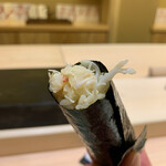 兄弟寿し - 佐渡の毛ガニの手巻き寿司　蟹がたっぷり入って美味しいです。こちらの海苔は有明産でした。パリッと歯切れがよくいい感じです。