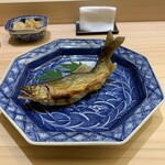 兄弟寿し - 1時間以上かけて焼いた魚沼の鮎。　骨まで全部食べれます。