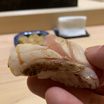 兄弟寿し - 佐渡の「のどぐろ」のどぐろは南蛮海えびを食べて育ってるようです。のどぐろの寿司には南蛮海老の味噌を隠し味に入れてるそうです。今回の一番のお気に入りでした。　