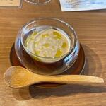 Osteria Falco - 最初のスープはマッシュルームの冷製スープです。