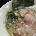 麺処 晴 - ほうれん草など