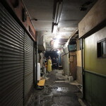 魚虎 - くまで通り側からの入口