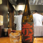 魚虎 - 芋焼酎「遠賀の赤芋」650円、ロックで