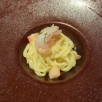 KAZAN - ★オホーツク海甘海老と白桃の冷たいフェデリーニ
                    細く硬めに茹でた冷たいパスタ。桃の甘酸っぱいソースがよく絡みます