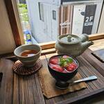 Nihoncha Kafe Hito Hi - いちご杏仁